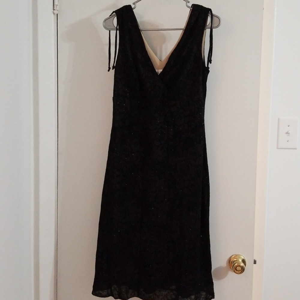 Elegant sleeveless black Shimmer floral cocktail